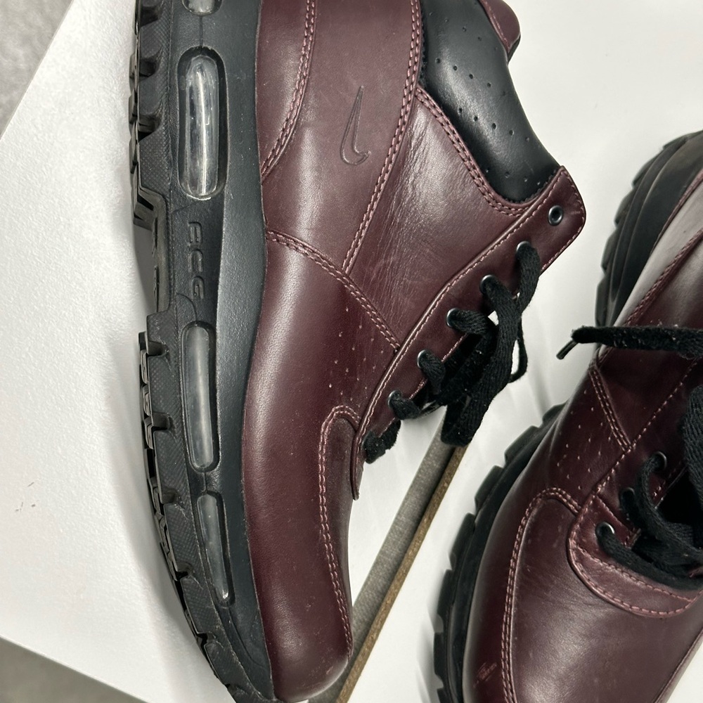 Nike Men's Burgundy and Black Sneakers